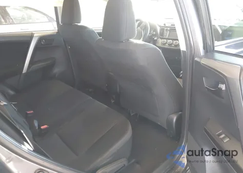 2017 Toyota Rav4 Le z USA, uszkodzony, nr VIN JTMZFREV0HJ102483